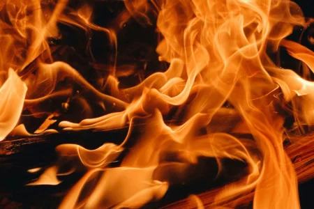 Orange und gelbe Flamme Illustration
